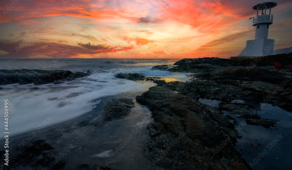 Obraz premium Landscape of paradise tropical island beach, sunrise shot