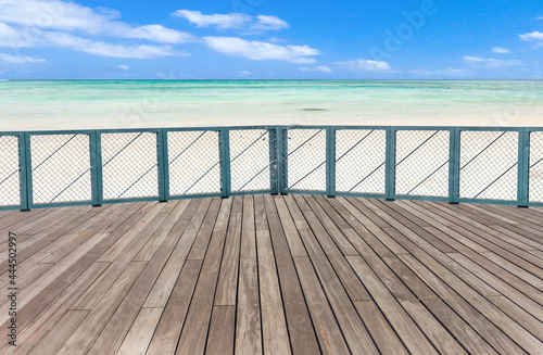 Esplanade avec vue sur lagon paradisiaque 
