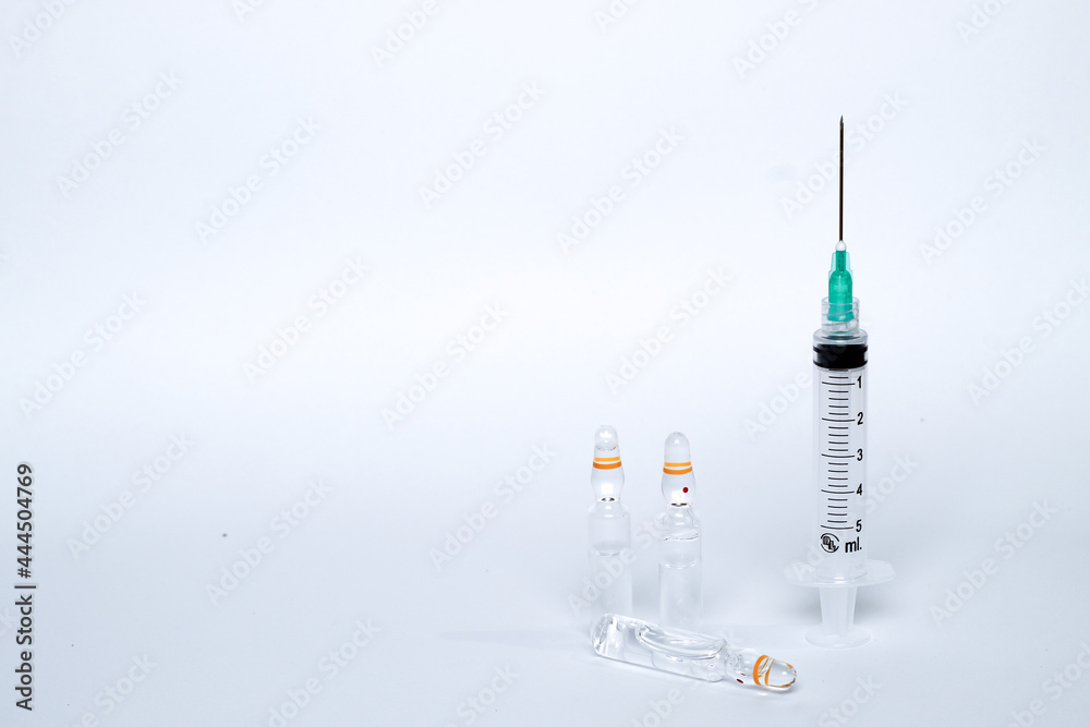 Inyección con medicina Inyección con medicina
