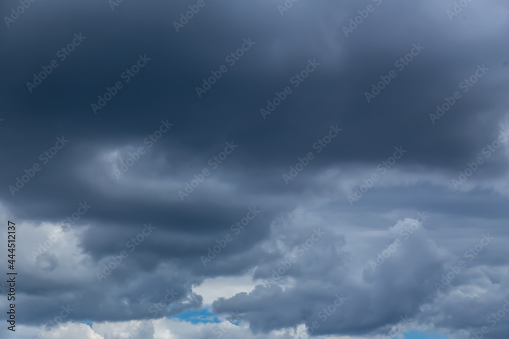 Obraz premium Blue sky with white clouds