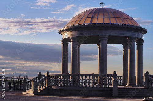 Fototapet Rotunda on the embankment with a balustrade and weather vane