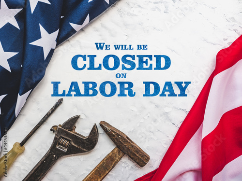 Cuadro en lienzo LABOR DAY
