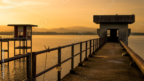 The panoramic natural background of the atmosphere at the natural reservoir scenic area at various tourist attractions  allowing tourists to stop and take pictures during the trip.