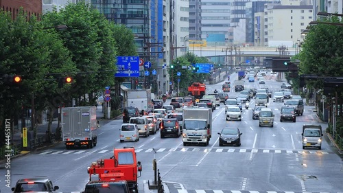 東京　夕方の道路　千代田区　雨の日 photo