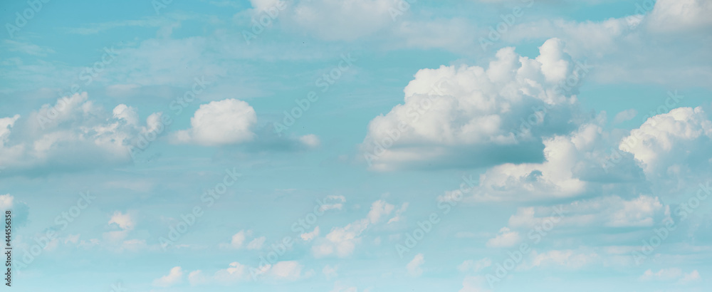 wide web banner with beautiful bright blue sky with fluffy clouds for any text - obrazy, fototapety, plakaty 