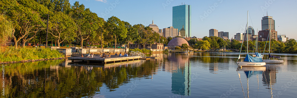 Naklejka premium peaceful afternoon in boston