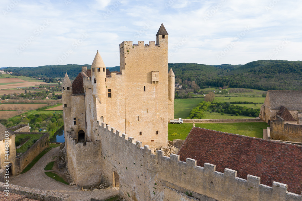 Vue aérienne du château de Beynac 