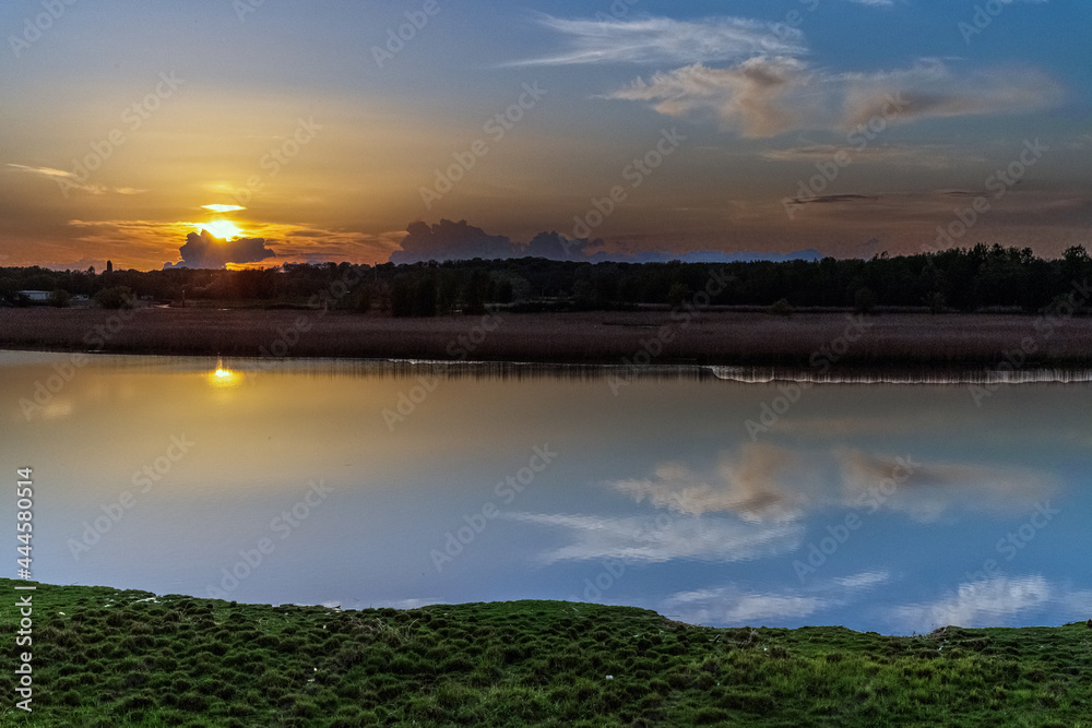 Fototapeta premium Sonnenuntergang im Naturschutzgebiet Schellbruch