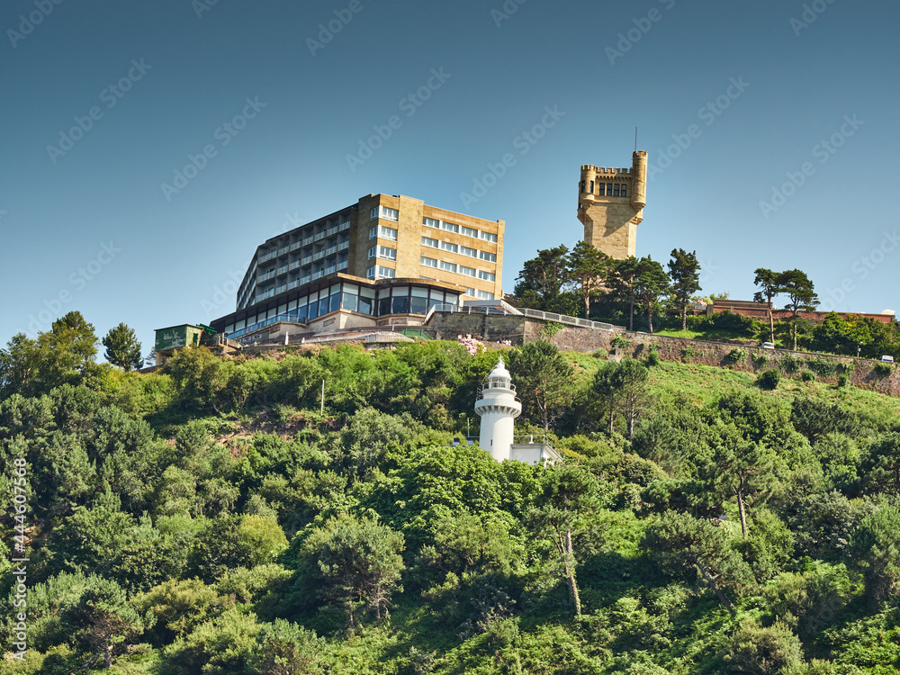 Vistas de la bahía de la concha en San Sebastián y la Isla Santa Clara Vistas de la bahía de la concha en San Sebastián y la Isla Santa Clara