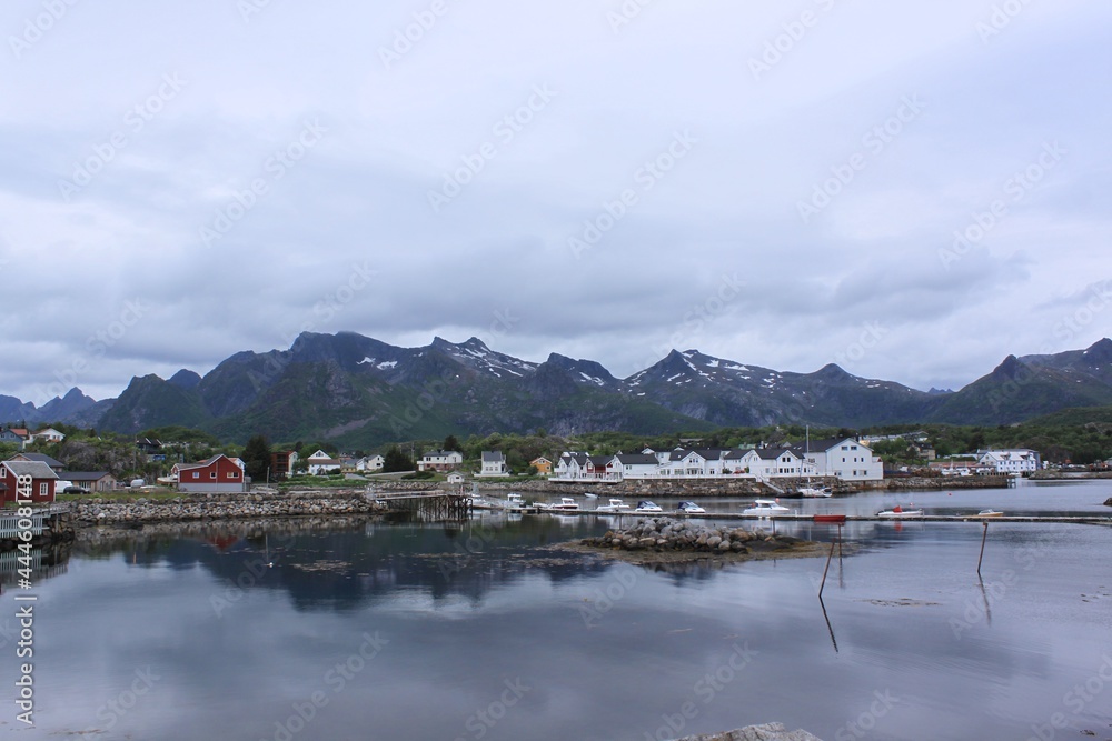 reflection of the sky and mountains in the water - Kabelvåg (Lofoten)
