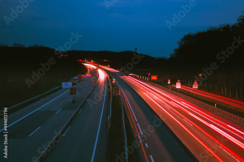Autobahn Leuchtet bei Nacht