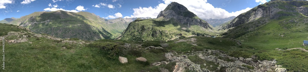 Panorama et hautes montagnes