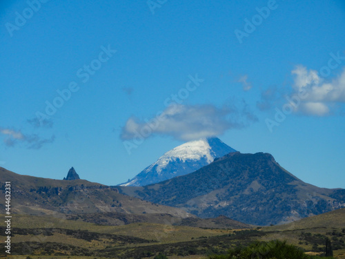Vista del Volcan Lanin desde el Parque Nacional Lanin