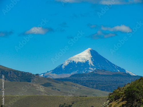 Vista del Volcan Lanin desde el Parque Nacional Lanin