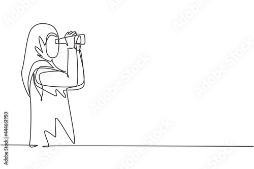 Continuous one line drawing Arab woman looking in distance with binoculars. Enjoy beauty of nature as far as the eye can see. Find something interesting. Single line design vector graphic illustration
