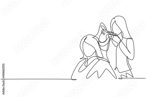 Single one line drawing pretty brunette working as hairdresser and cutting hair tips of female customer in beauty salon. Hair style concept. Continuous line draw design graphic vector illustration