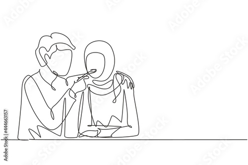 Single one line drawing romantic Arabian man feeds his wife. Happy young couple dinner together at restaurant. Celebrate wedding anniversaries. Continuous line draw design graphic vector illustration
