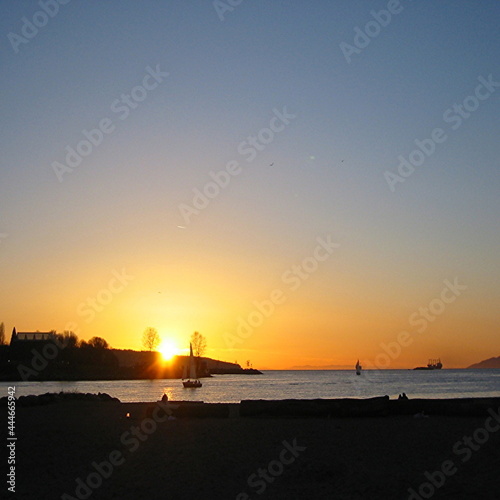 カナダのバンクーバーのＥｎｇｌｉｓｈｂａｙと夕日の風景