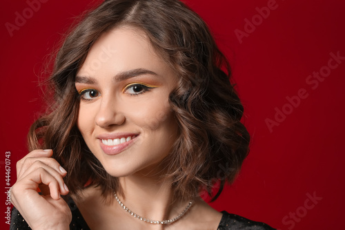 Beautiful young woman on co...