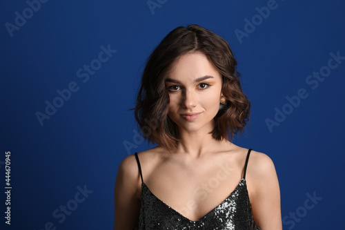 Beautiful young woman on co...