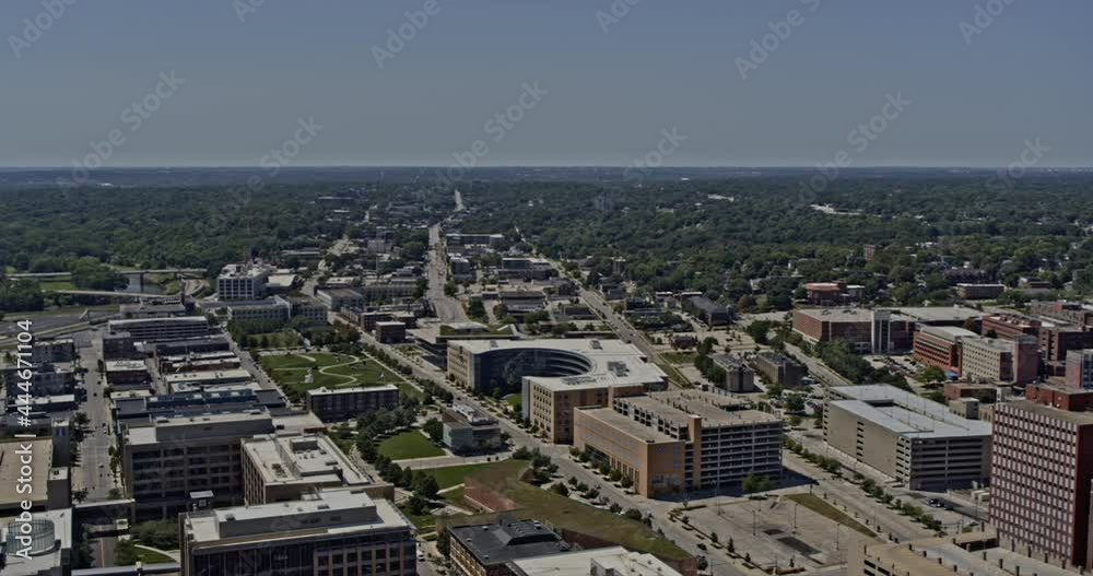 Des Moines Iowa Aerial panoramic pull out covering downtown 801 Grand and the river - 6k super smooth footage - August 2020 Des Moines Iowa Aerial panoramic pull out covering downtown 801 Grand and the river - 6k super smooth footage - August 2020