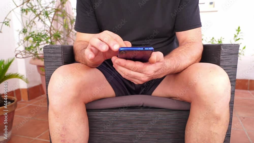 hombre con telefono