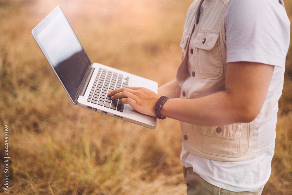 Naklejka premium Business Team Investment Entrepreneur Trading discussing and analysis finance market graph stock market trading,stock chart concept