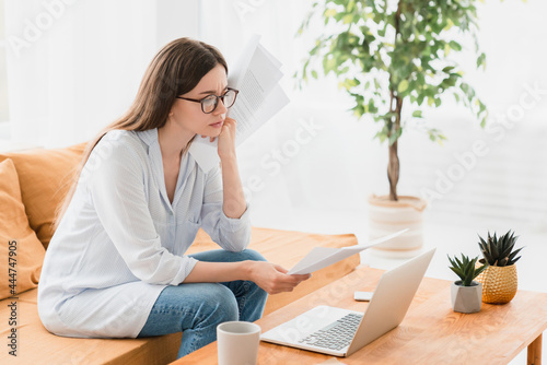 фотографія Busy thoughtful pensive serious young businesswoman freelancer student e-learnin
