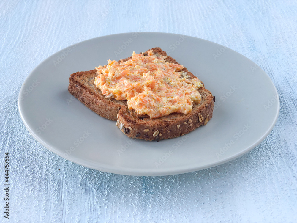 appetizer with yogurth and carrot on a slice of bread