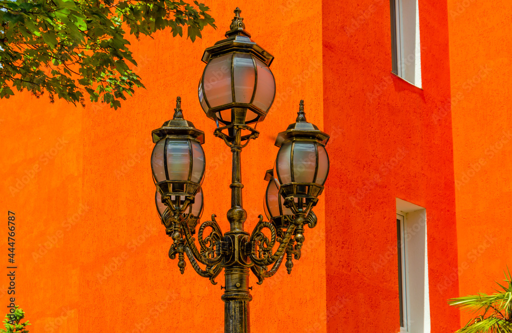 A lamppost with lamps in the park.