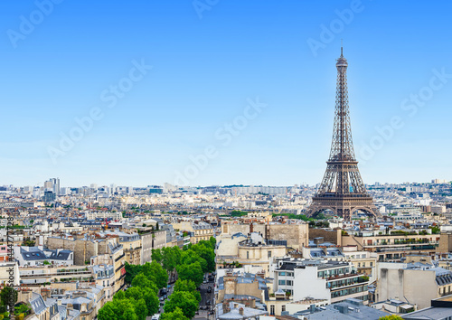 パリ　凱旋門から眺めるエッフェル塔 © oben901