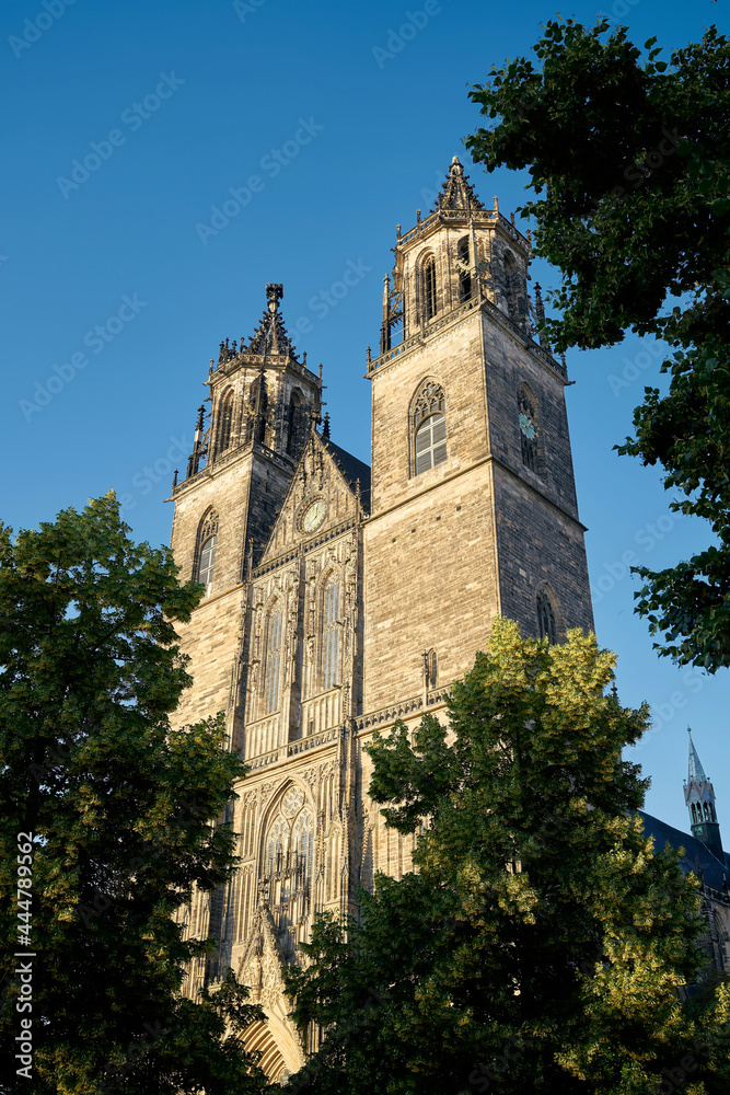 Ansicht des historischen Magdeburger Domes in der Altstadt der Stadt an der Elbe
