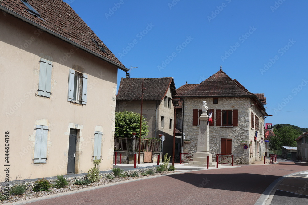 La rue principale du village, village de Briord, departement de l'Ain, France La rue principale du village, village de Briord, departement de l'Ain, France