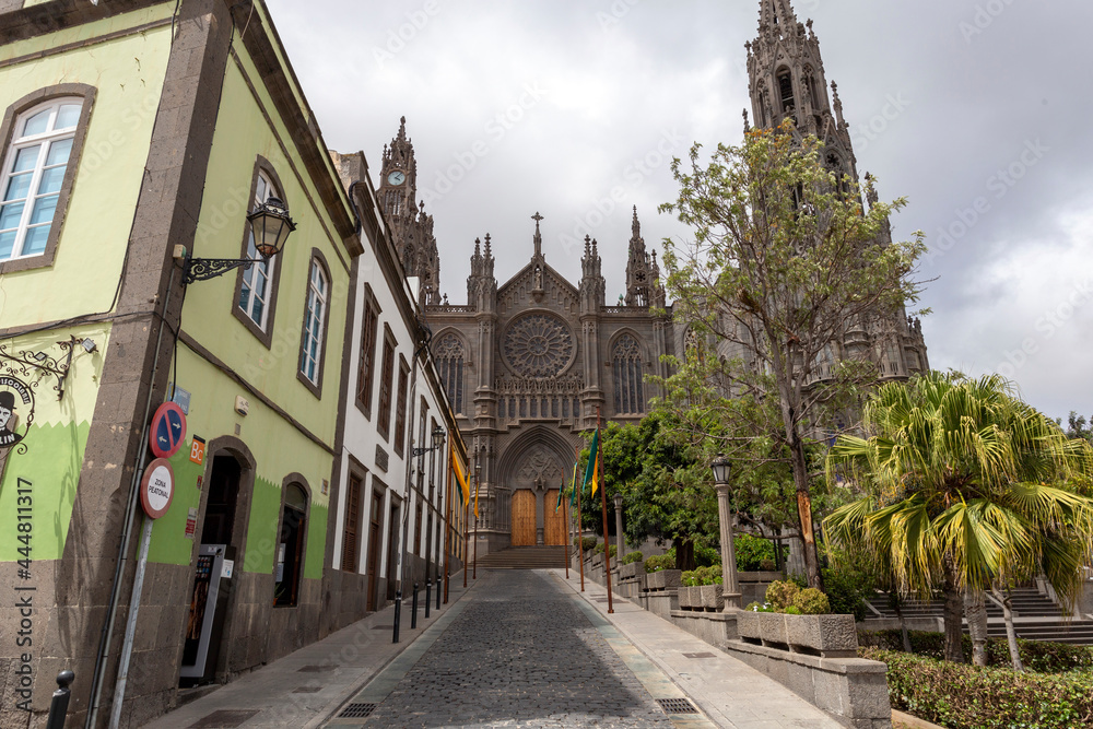 Fototapeta premium Church of San Juan Bautista in the town of Arucas