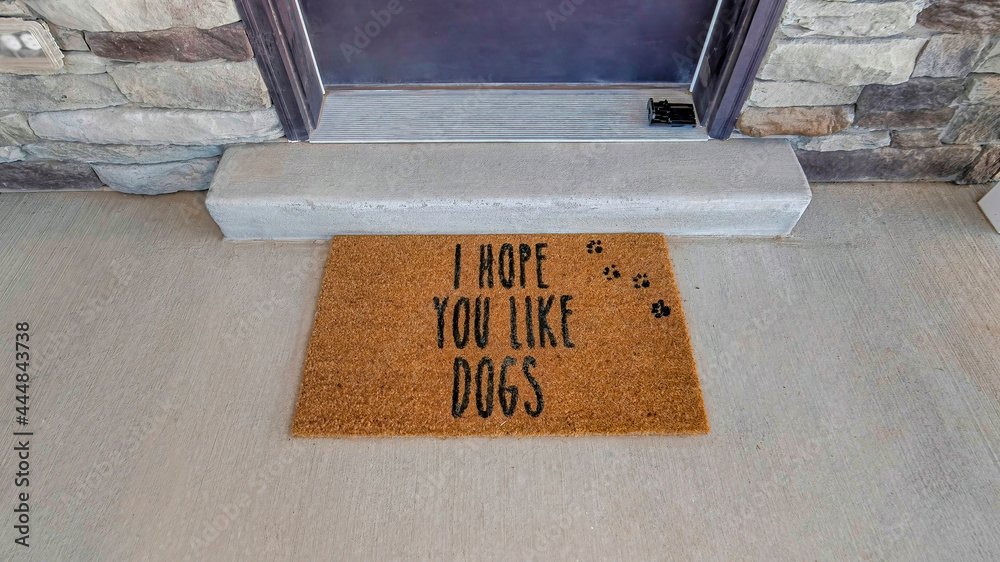 Pano I hope you like dogs doormat at the doorstep of home with gray front door - obrazy, fototapety, plakaty 