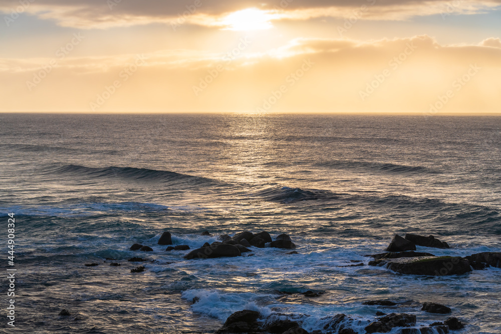 Obraz premium A cloud covered winters morning at Tuross Head
