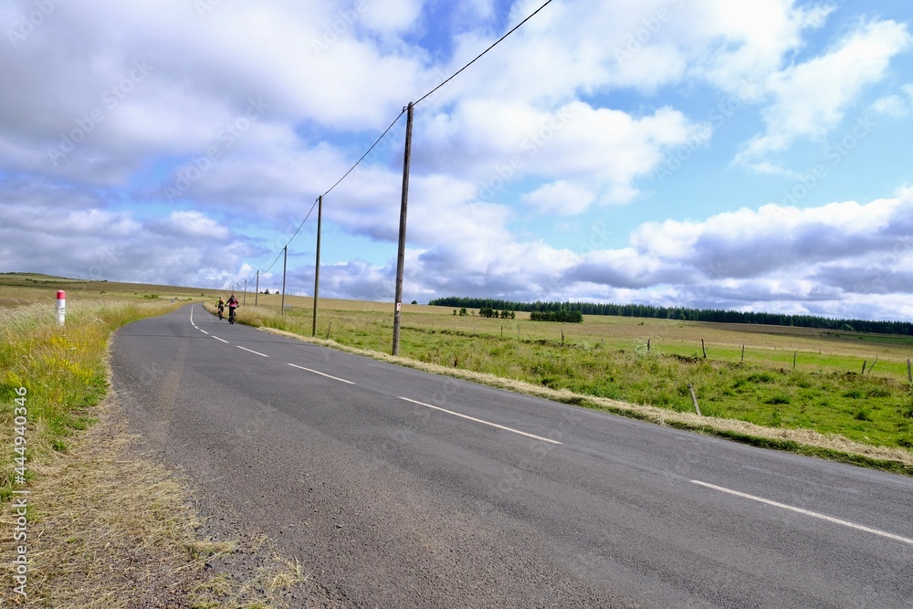 PAYSAGE SUR LA ROUTE DU MEYGAL HAUTE LOIRE FRANCE