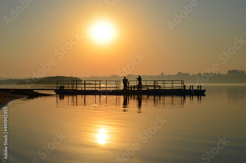 Fototapeta Naklejka Na Ścianę i Meble -  sunset at the lake  (закат на реке)