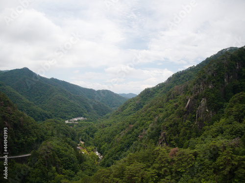 日本一の渓谷美　昇仙峡（ミニ泰山）の空撮 © 諒 鈴木