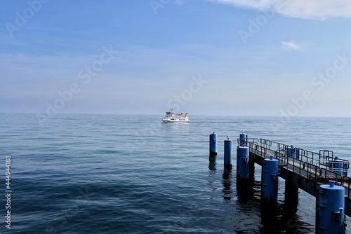 pleasure ship at sea with horizon © Aleks