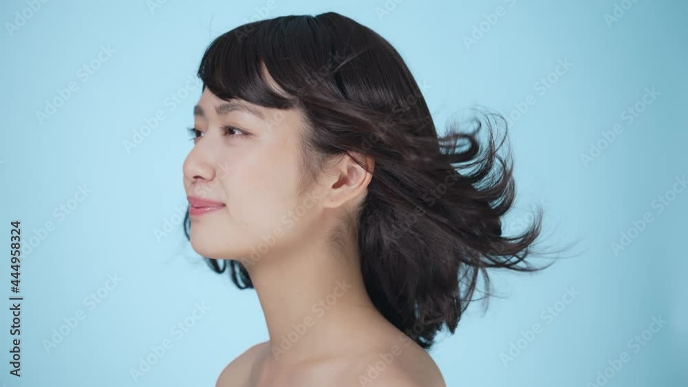 女性のヘアケアイメージ 女性のヘアケアイメージ