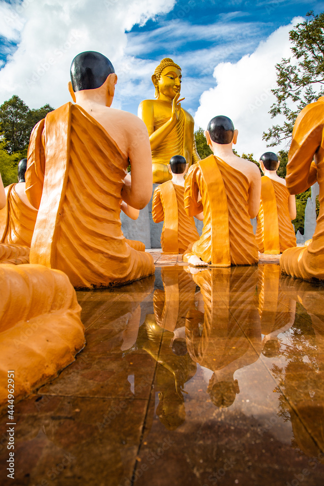 Wat Chak Yai temple, golden buddha and hundreds of monks, in Chanthaburi, Thailand