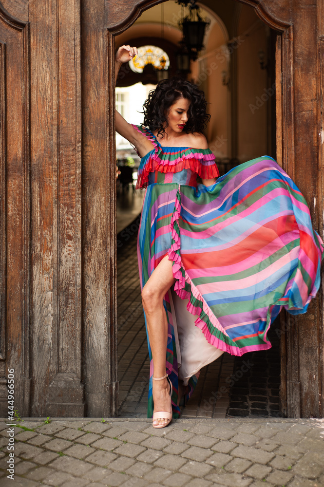 Naklejka premium Woman wearing flowers dress in hot summer city