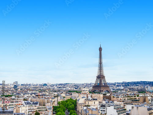 Fototapeta Naklejka Na Ścianę i Meble -  パリ　凱旋門から眺めるエッフェル塔