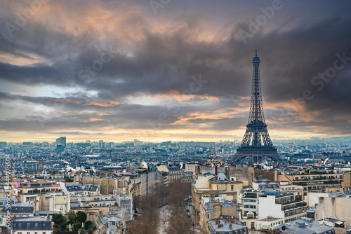 冬のパリ 凱旋門から眺めるエッフェル塔