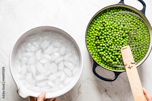 Blanched Green Peas, the preparation and process. photo