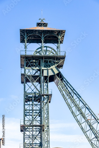 chevalement puit de mine de LOOS EN GOHELLE , pas de calais
