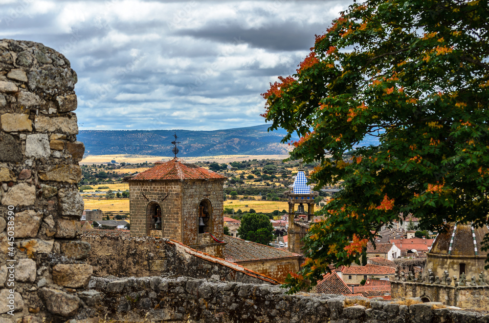 Obraz premium Bell tower framed between walls.