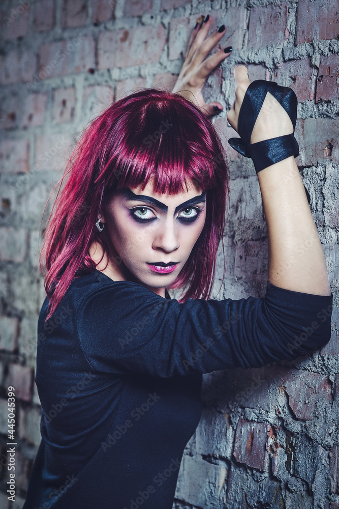 girl model in black with pink hair