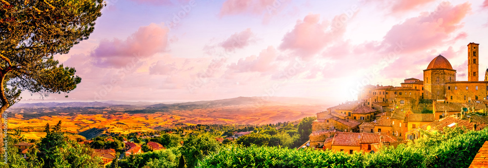 Ταπετσαρία Volterra in der Toskana, Italien